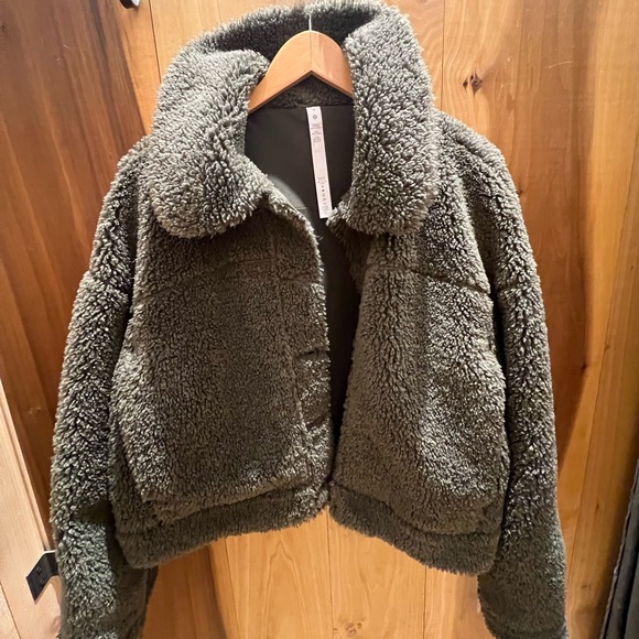 Lululemon Textured Fleece Button Jacket in Dark Olive Size 10 - Picture 5 of 14